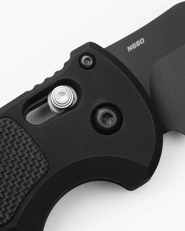 Benchmade Triage 916SBK detail photo of knife blade and locking mechanism